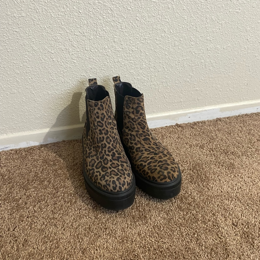 Mens made in Italy Leopard print booties
